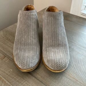 MUST GO BY 6/30 Lucky Brand Bastia Gray Suede Pull On Booties